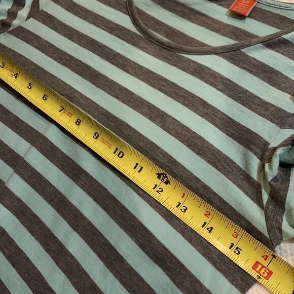 Tommy Bahama relax edition top. Small - Picture 7 of 9